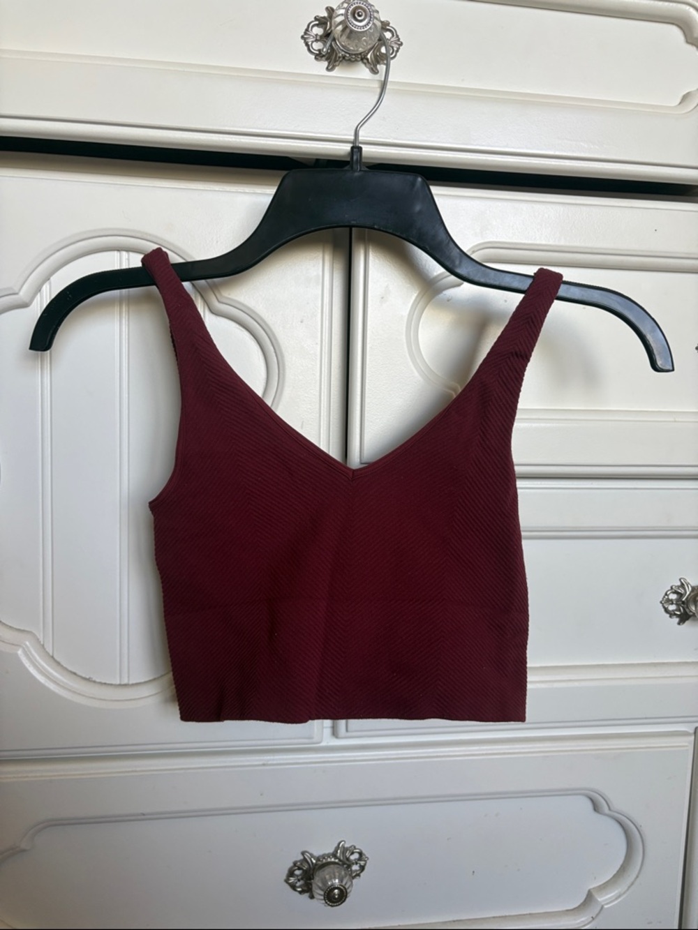 Tilly's Ribbed V-Neck Crop Tank - Burgundy